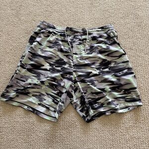 Lululemon Shorts Pace Breaker Mens L Multicolor Elastic Waist Reflective